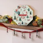Corona de Navidad con calendario de Adviento