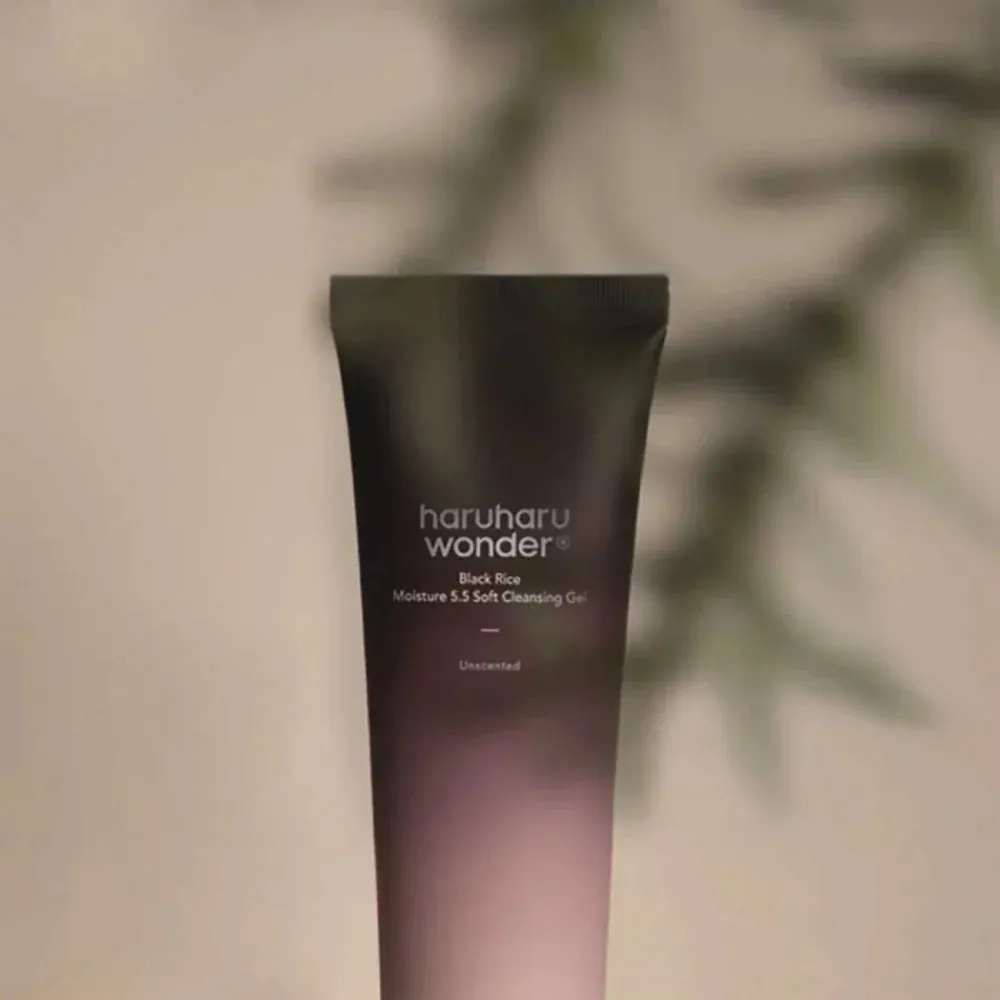 Wonder Black Rice Moisture 5.5 Soft Cleansing Gel gel limpiador facial suave con pH 5,5 100 ml