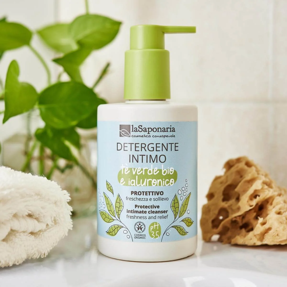 laSaponaria Gel limpiador íntimo protector con té verde BIO (250 ml) - apto después del parto y durante la menstruación