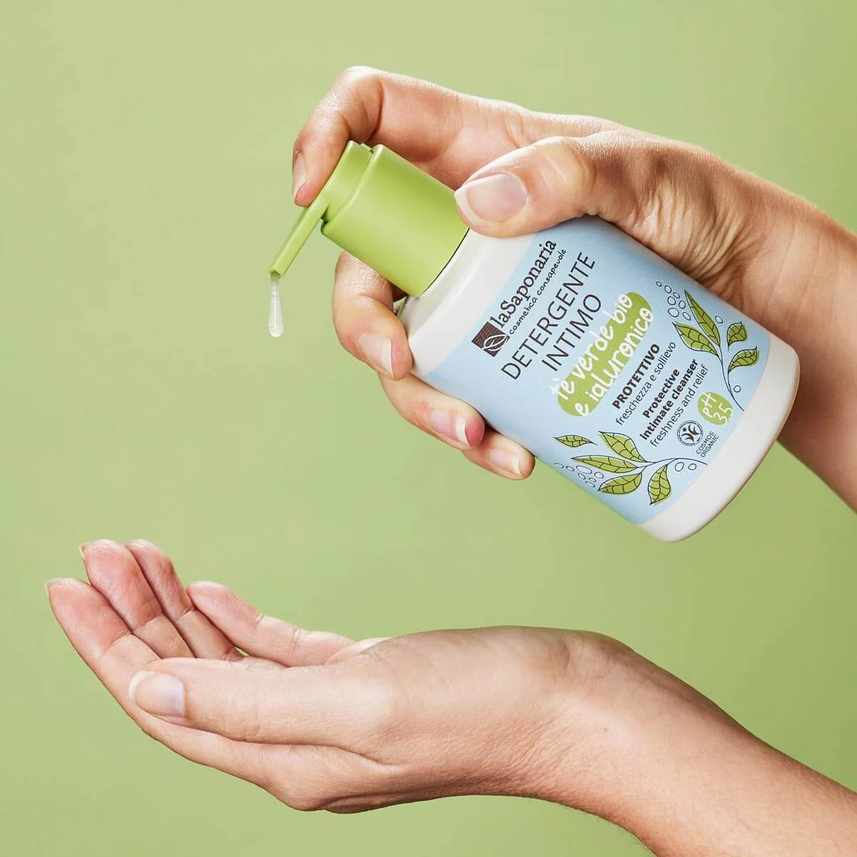 laSaponaria Gel limpiador íntimo protector con té verde BIO (250 ml) - apto después del parto y durante la menstruación