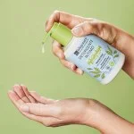 laSaponaria Gel limpiador íntimo protector con té verde BIO (250 ml) - apto después del parto y durante la menstruación