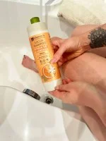 laSaponaria Gel de ducha y champú 2 en 1 con naranja BIO y vit. C para toda la familia 30 ml - con una fragancia dulce y estimulante