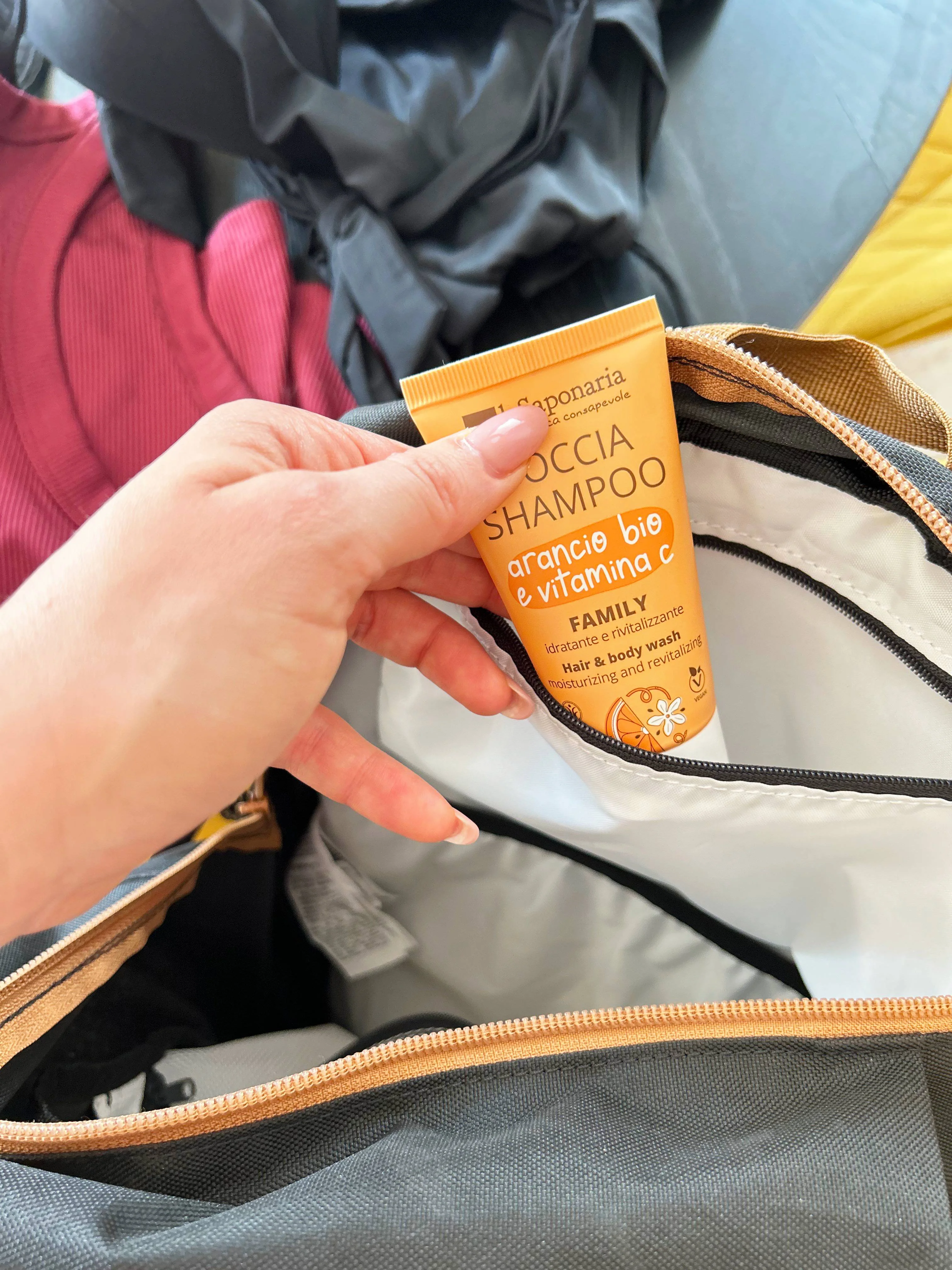laSaponaria Gel de ducha y champú 2 en 1 con naranja BIO y vitamina C para toda la familia 500 ml - con una fragancia dulce y estimulante