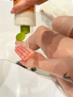 laSaponaria Gel de ducha y champú 2 en 1 con naranja BIO y vitamina C para toda la familia 500 ml - con una fragancia dulce y estimulante