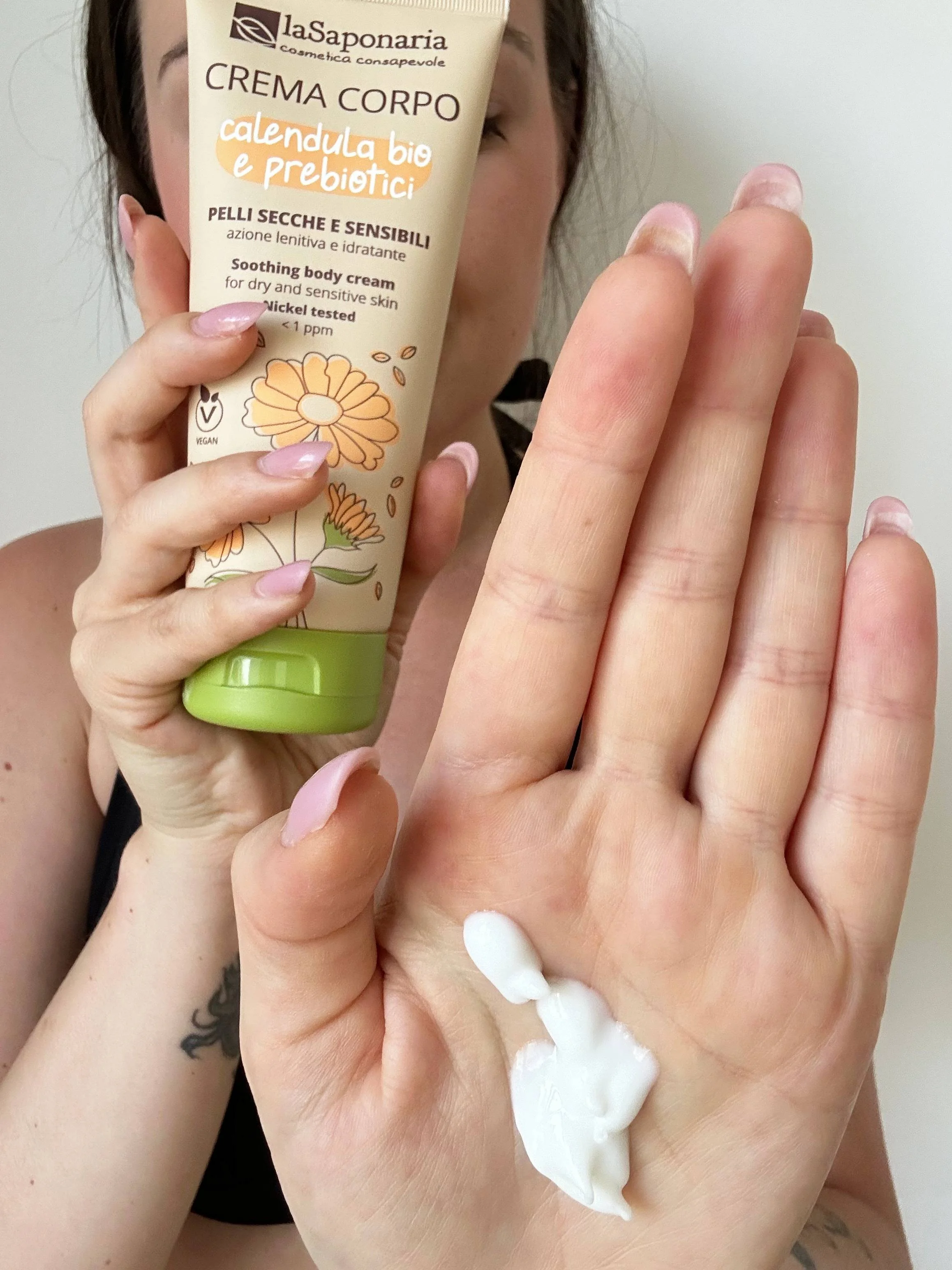 laSaponaria Crema corporal con caléndula BIO y prebióticos para piel sensible (200 ml) - nutre, calma e hidrata