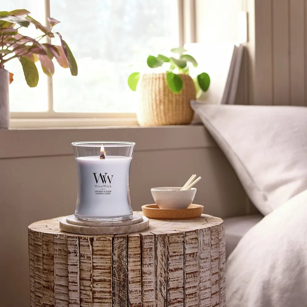 Lavender & Cedar vela aromática con mecha de madera 275 g