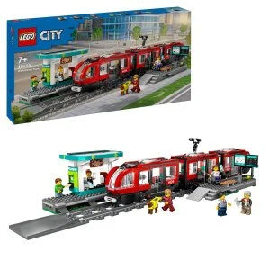 LEGO® City 60423 Tranvía y parada en el centro de la ciudad