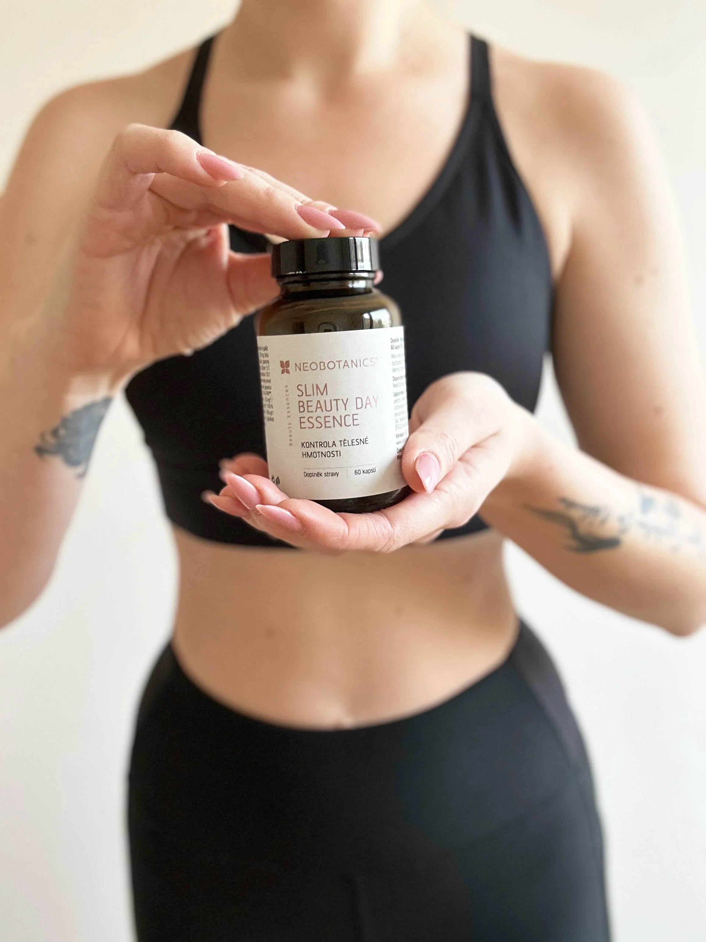 Neobotanics Slim Beauty Day Essence (60 cápsulas) - contribuye al control del peso corporal