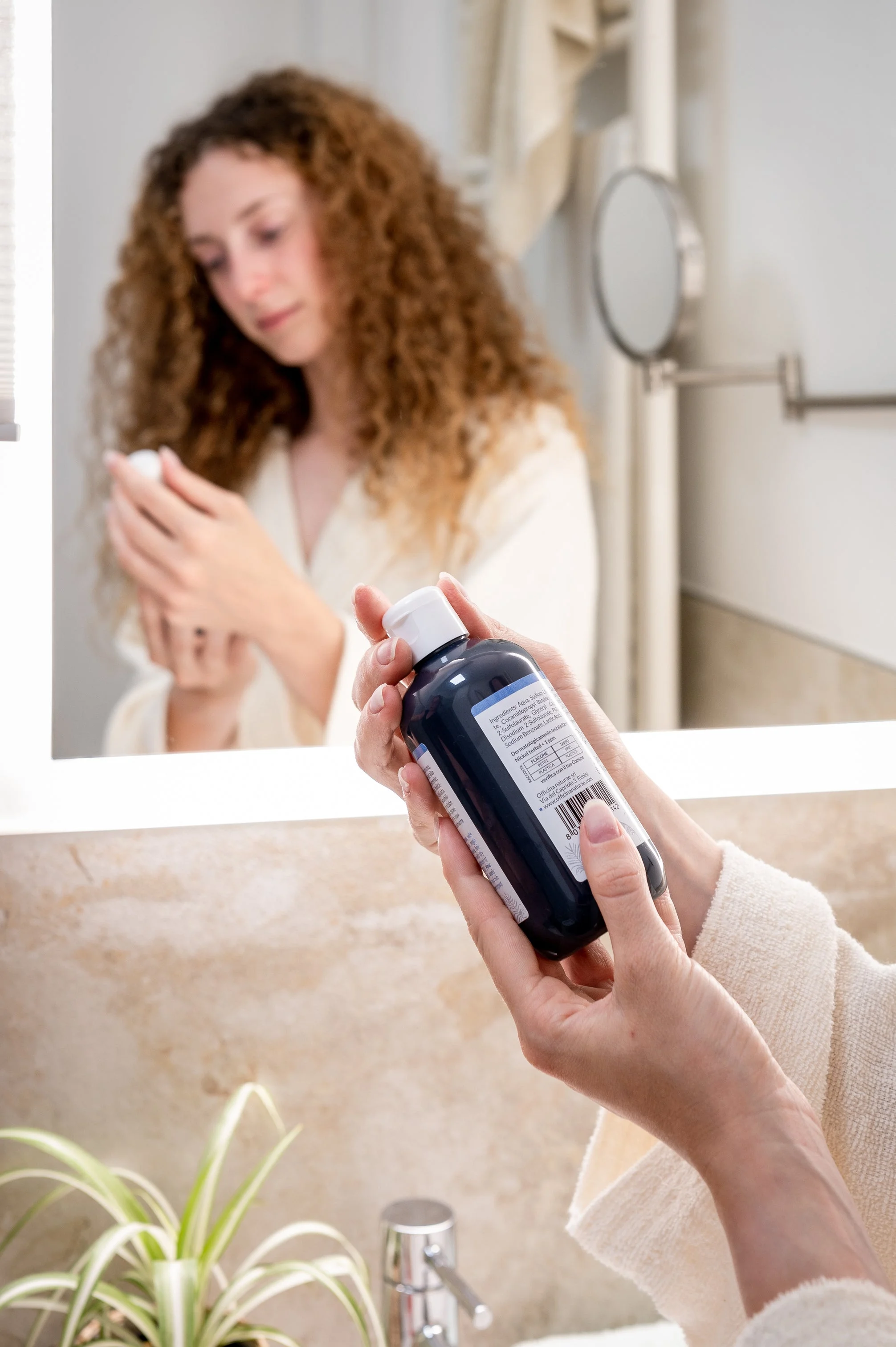 Officina Naturae Champú para cuero cabelludo muy sensible Ultra Delicato (250 ml) - apto también para personas con SQM