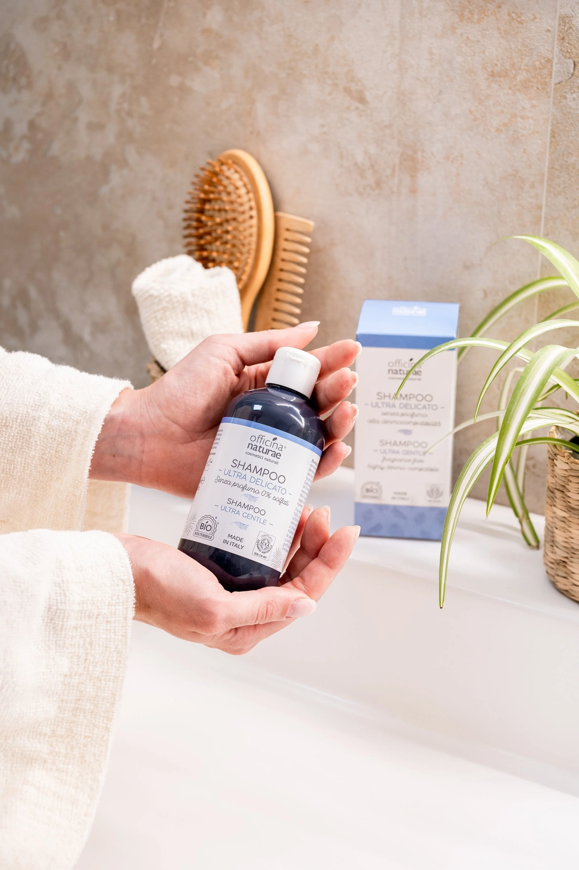 Officina Naturae Champú para cuero cabelludo muy sensible Ultra Delicato (250 ml) - apto también para personas con SQM