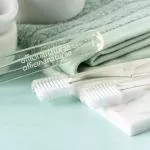 Officina Naturae Cepillo dental blanqueador (mediano) - cerdas con carbonato cálcico