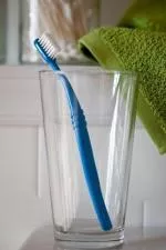 Preserve Cepillo de dientes (ultrasuave) - morado - hecho con vasos de yogur reciclados