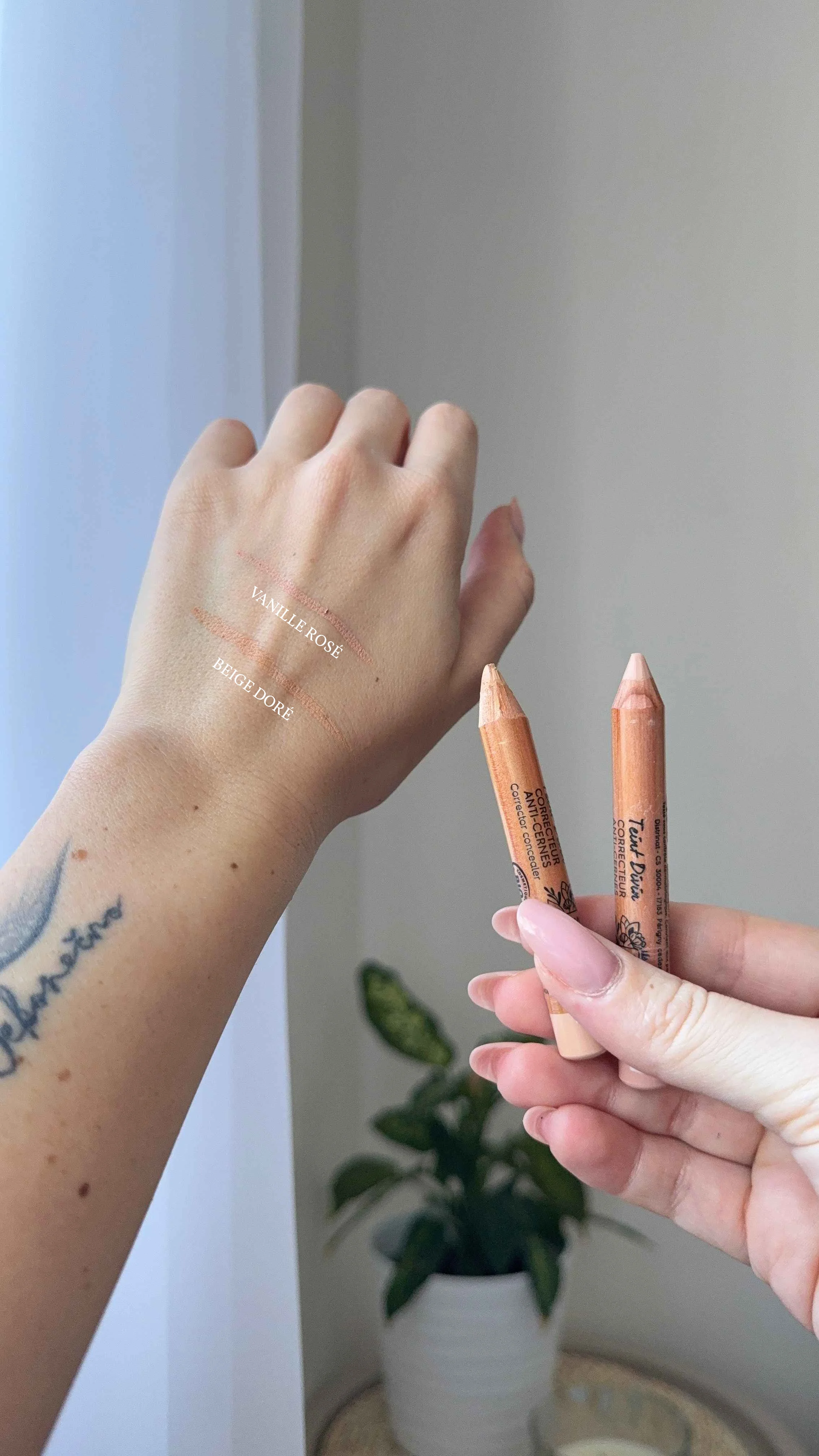 SO’BiO étic Corrector BIO (4 g) 25 BEIGE DORÉ — beige dorado - cubre las imperfecciones de la piel