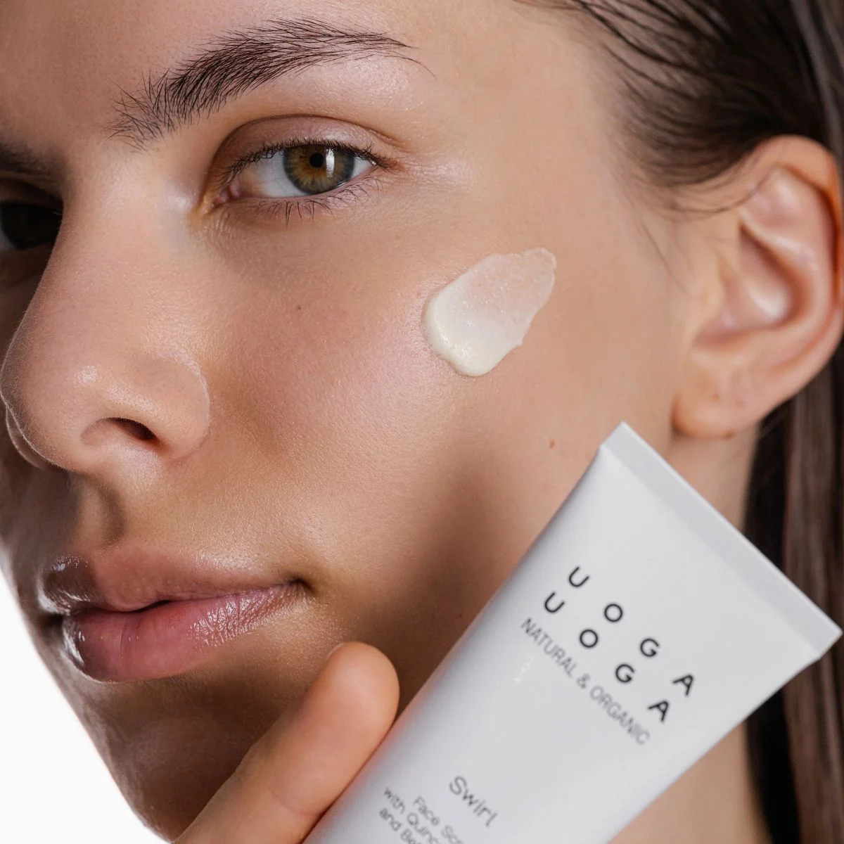 Uoga Uoga Exfoliante facial suave con extracto de membrillo Swirl (40 ml) - apto también para piel sensible