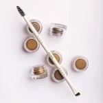 Uoga Uoga Pomada cremosa para cejas (2,5 ml) 792 Forest Path - Dark Brown - 3 tonos para un efecto de cejas más pobladas