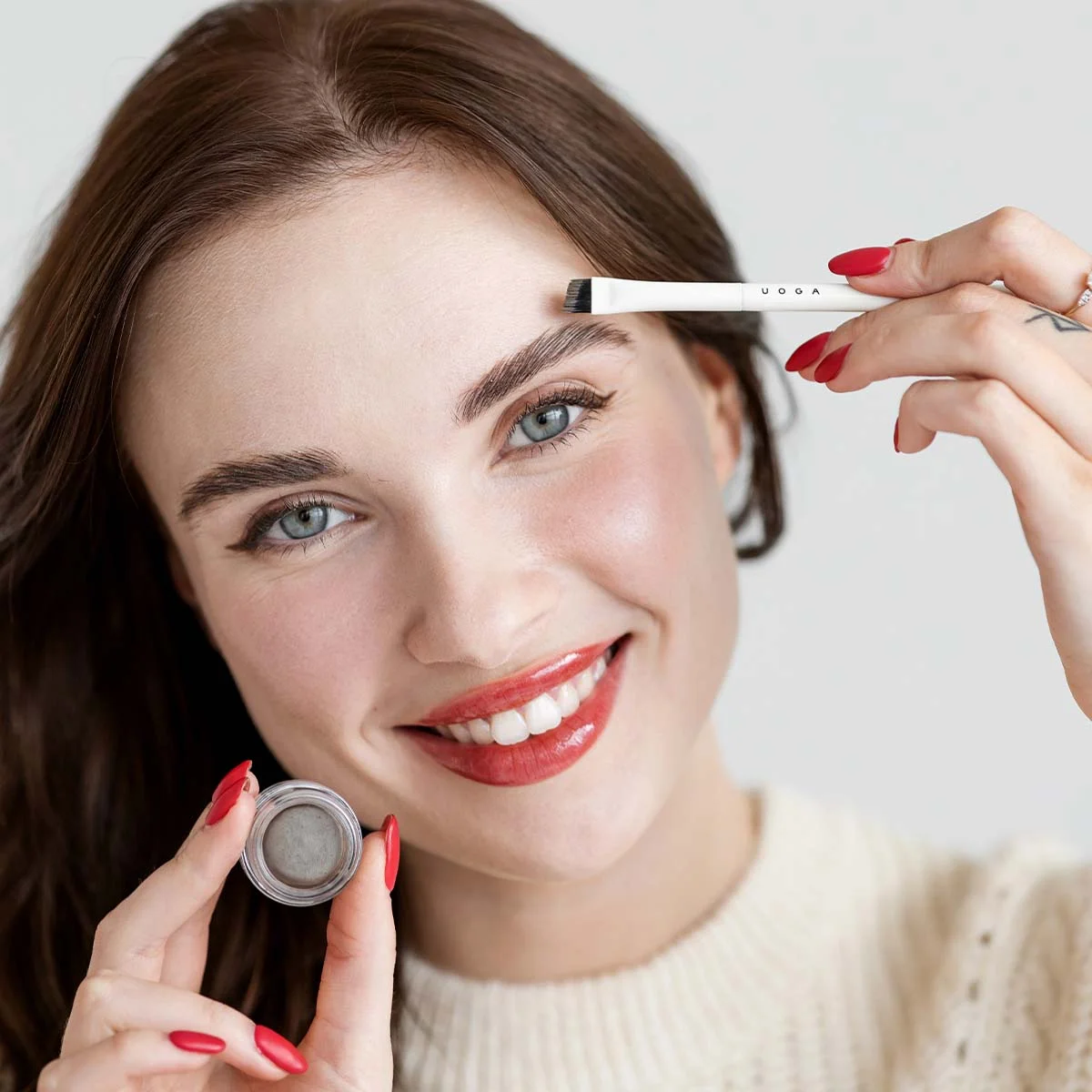 Uoga Uoga Pomada cremosa para cejas (2,5 ml) 796 Taupe - Medium Brown - 3 tonos para unas cejas visiblemente más densas