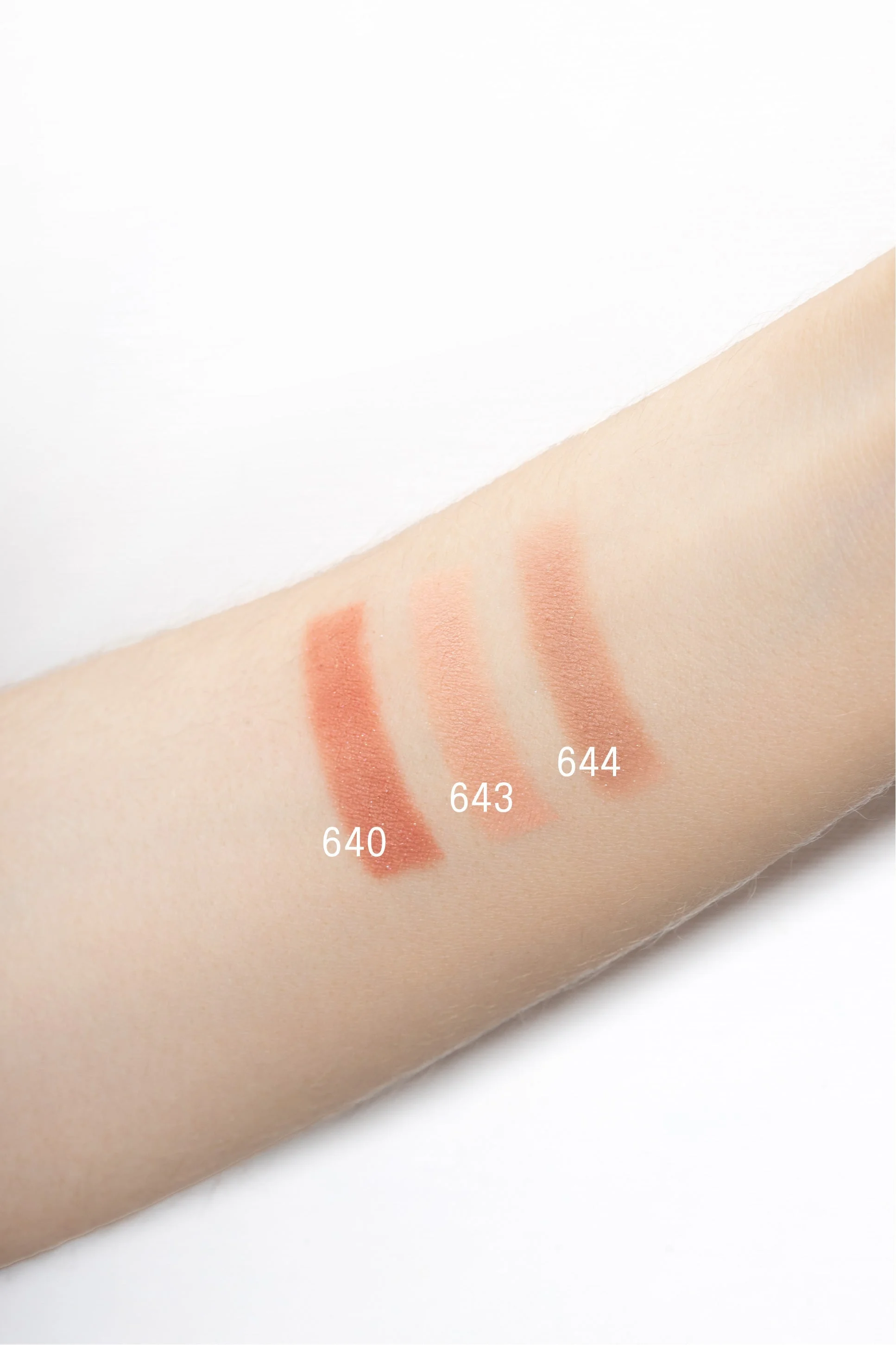 Uoga Uoga Colorete mineral suelto con ámbar (5 g) 6435 Peachy - realce natural de las mejillas en 3 tonos