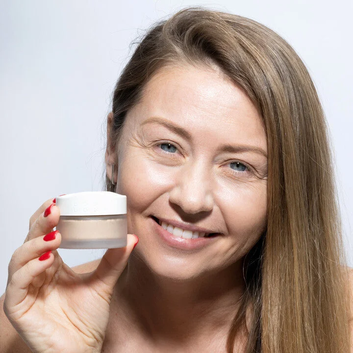 Uoga Uoga Base de maquillaje mineral en polvo con ámbar (10 g) 801 Walk in the Dunes - ligera, natural, SPF 15