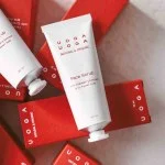 Uoga Uoga Exfoliante facial regenerador con arándanos rojos (40 ml) - para una piel más lisa y luminosa
