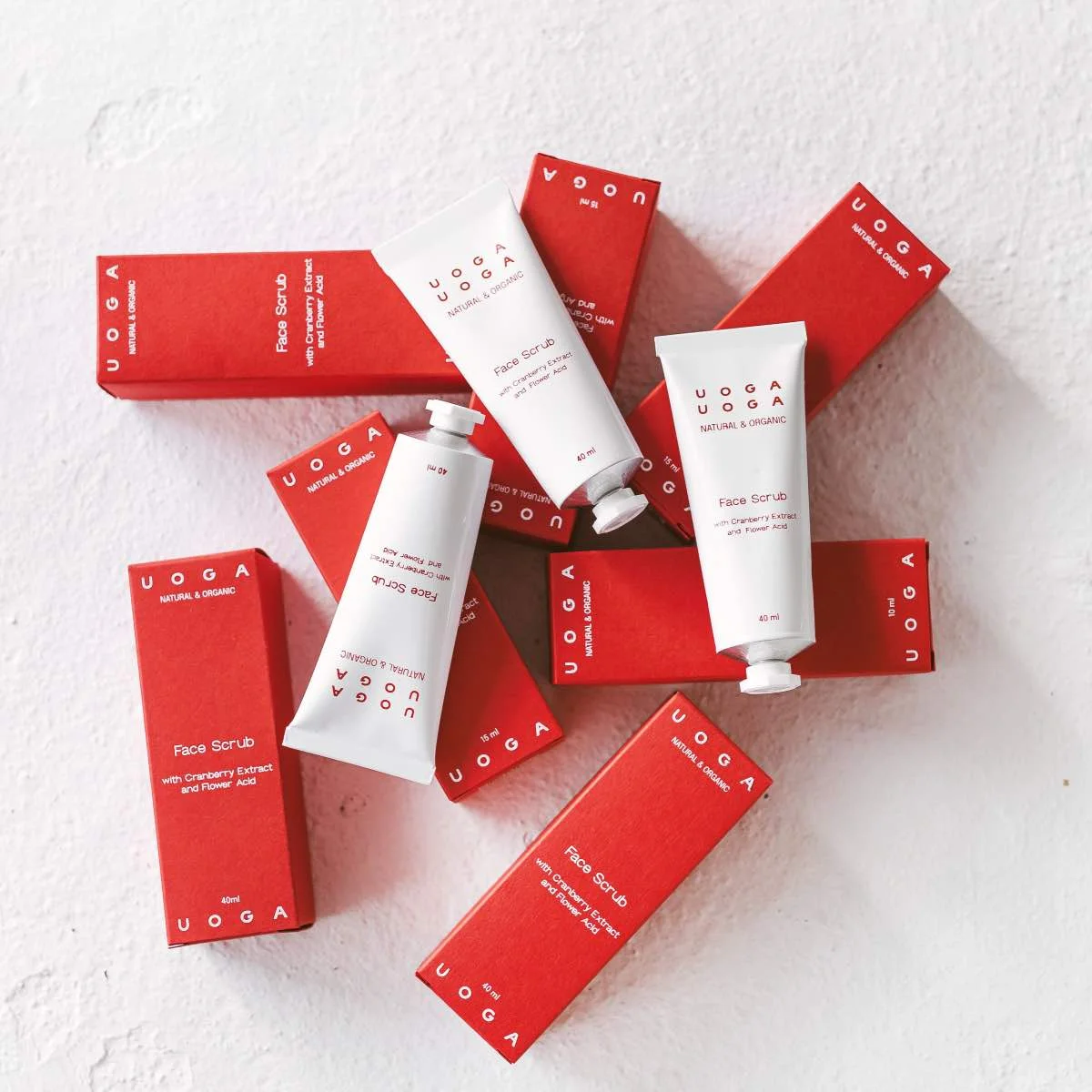 Uoga Uoga Exfoliante facial regenerador con arándanos rojos (40 ml) - para una piel más lisa y luminosa