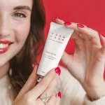 Uoga Uoga Exfoliante facial regenerador con arándanos rojos (40 ml) - para una piel más lisa y luminosa