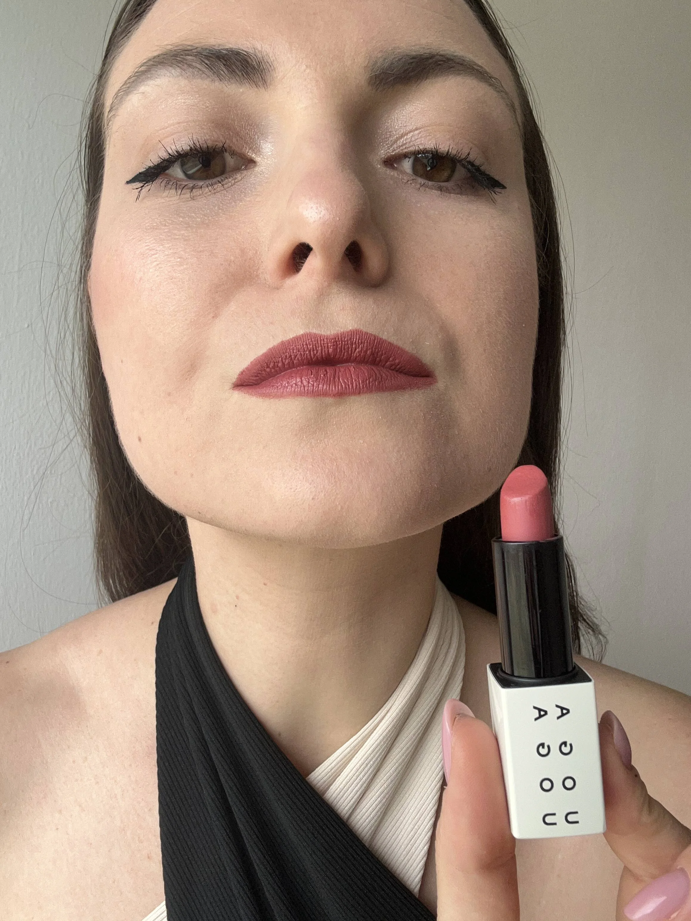Uoga Uoga Barra de labios nutritiva (4 g) 614 Candyberry - 6 tonos a base de minerales