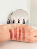 Uoga Uoga Barra de labios nutritiva (4 g) 615 Charmberry - 6 tonos a base de minerales