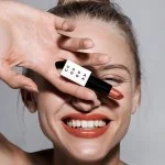 Uoga Uoga Barra de labios nutritiva (4 g) 615 Charmberry - 6 tonos a base de minerales