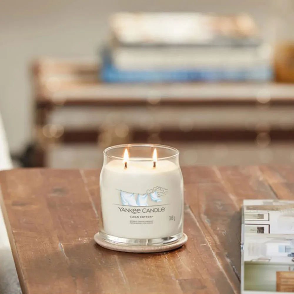 Vela Yankee Candle Clean Cotton firma signature mediana 368 g