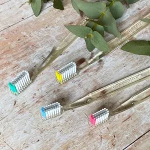 Officina Naturae Cepillo de dientes (suave) Verde - no irrita las encías ni el esmalte dental