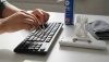 # Limpieza del teclado y controles remotos paso a paso