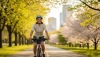 Montar en bicicleta beneficia al cuerpo y a la mente