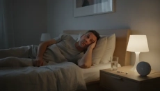 # Co znamená pískání v uších a proč večer sílí

## Úvod

Pískání v uších, odborně nazývané **tinnitu