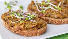Preparación de tartar de calabacín para una cena ligera y refrescante