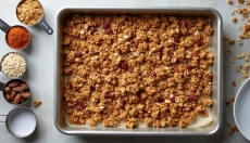 La granola casera vale la pena, porque puedes controlar el azúcar, la grasa y la calidad de los ingr