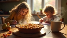 El pastel de pera con migas se prepara con ingredientes simples y accesibles.
