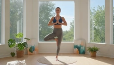 # Kdy zvolit vinyasu a kdy yin jógu

## Vinyasa jóga

Vinyasa jóga je dynamický styl, který propojuj