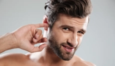 Cómo evitar que el agua se quede en los oídos