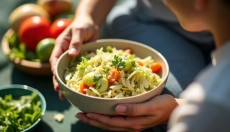 Prepare un ligero y refrescante ensalada vietnamita de col en casa también