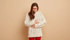 Cómo deshacerse de la hinchazón con remedios caseros y hierbas