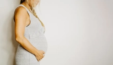 ¿Puede el orégano causar problemas durante el embarazo?