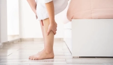 ¿Qué causa un tobillo hinchado sin lesión y cómo prevenirlo?